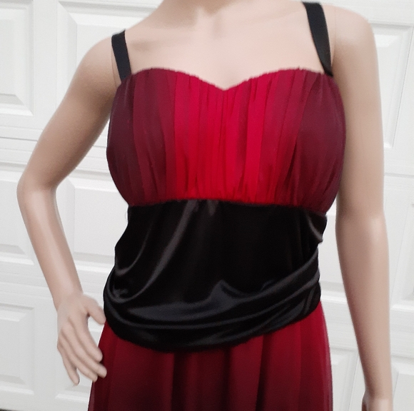 R and M Richards burgandy dress - Picture 2 of 4